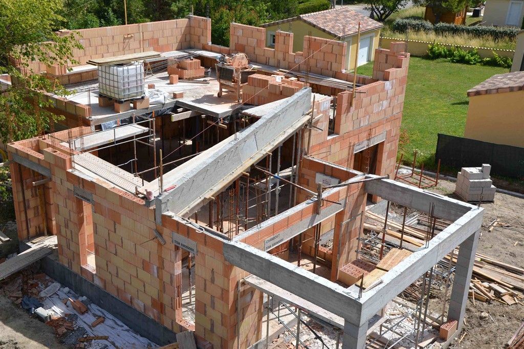 Structure intérieure d'un chantier de maçonnerie Costantini Construction à Montélimar