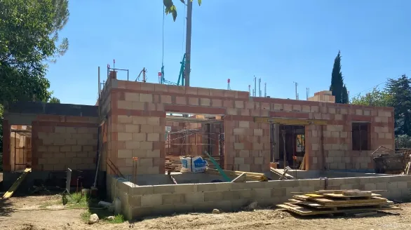 Maison neuve de plain-pied en cours de construction à Montélimar